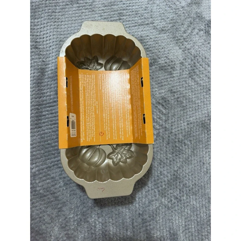 Williams Sonoma Nordic Ware Botanical Pumpkin Loaf Pan Fall NEW 1lb Size